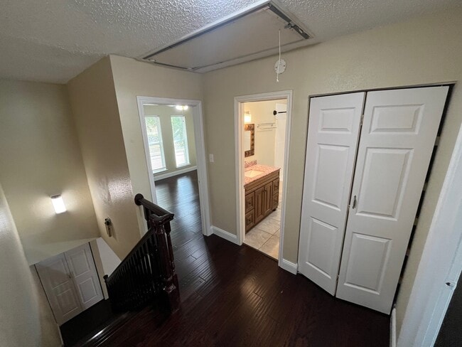 Building Photo - 6416 Bankside Dr