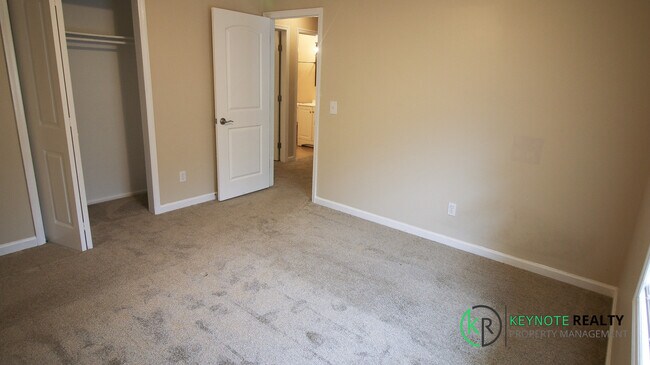 Building Photo - 125 Teakwood Ln