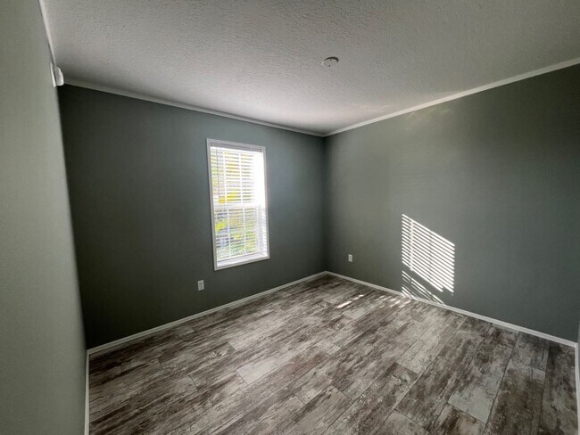 Building Photo - 36 Eland Dr