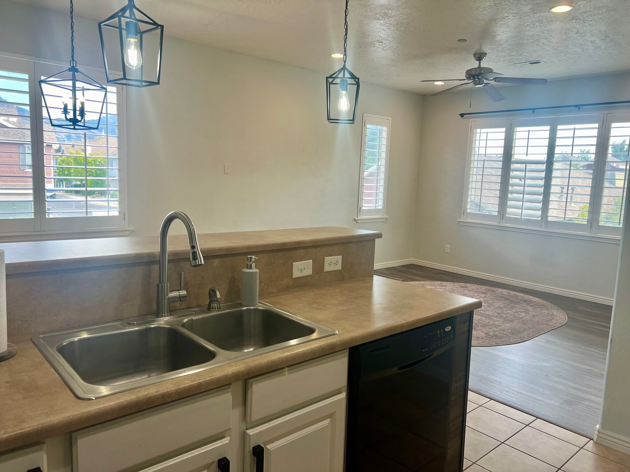 Building Photo - 1562 W 10 S