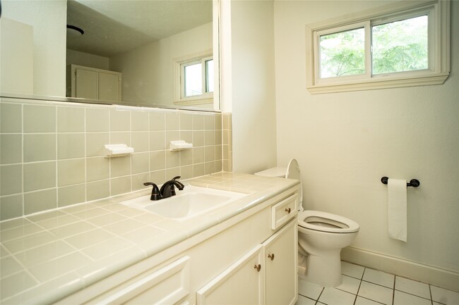 Building Photo - 4522 Briarbend Dr