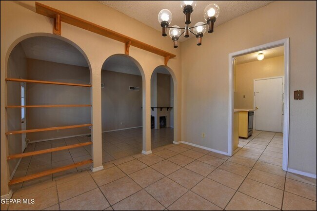 Building Photo - 10711 Ivanhoe Dr