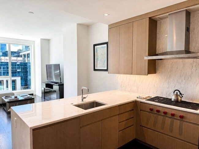Building Photo - 150 Seaport Blvd