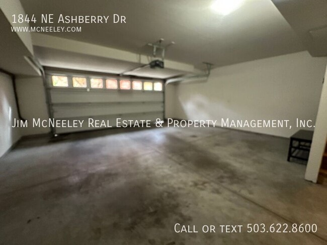 Building Photo - 1844 NE Ashberry Dr