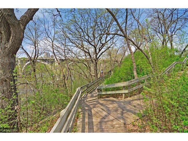 Building Photo - 851 River Mews Ct