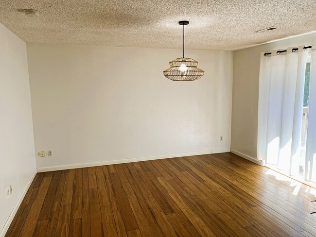 Building Photo - Beautifully Appointed Home on Generous Lot...