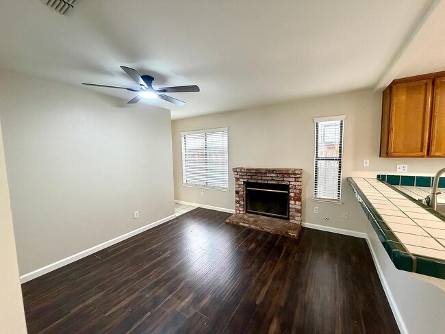 Building Photo - 661 Mockingbird Ln