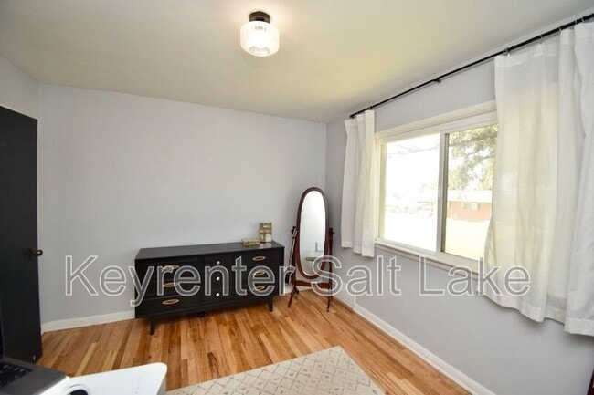 Building Photo - 159 W 2200 S