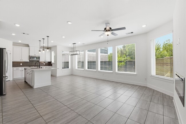 Building Photo - 15155 Colorado Bnd Pk Dr