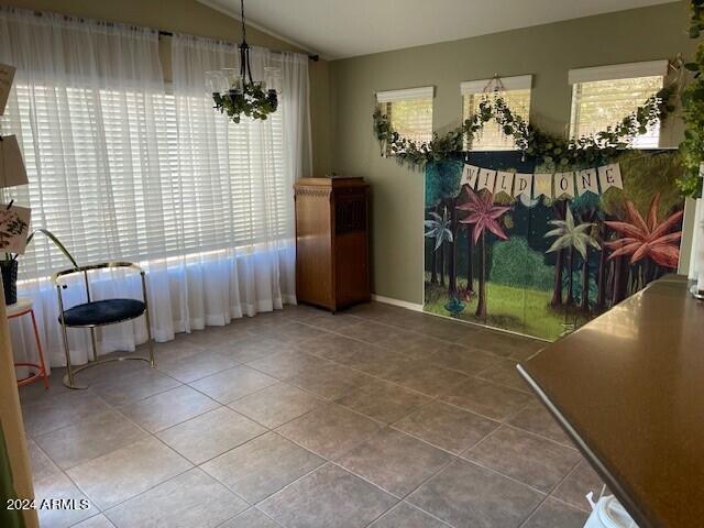 Building Photo - 722 W Canary Way