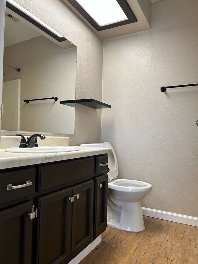 Building Photo - Please contact Vaughn Realty to set up an ...