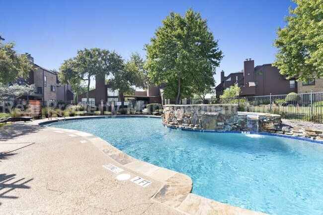 Building Photo - Cozy One-Bedroom Townhome in Prime Arlingt...