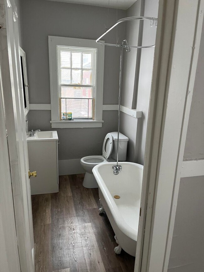 Building Photo - 325 Conkey Ave