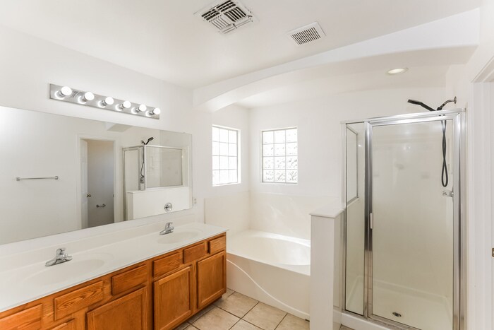 Building Photo - 2241 S 85th Dr