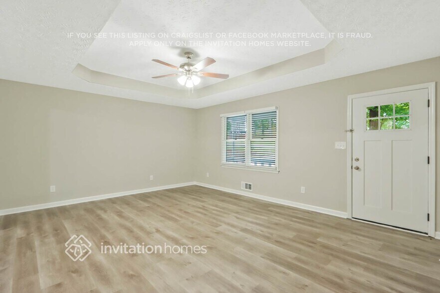 Building Photo - 300 E Country Woods Dr