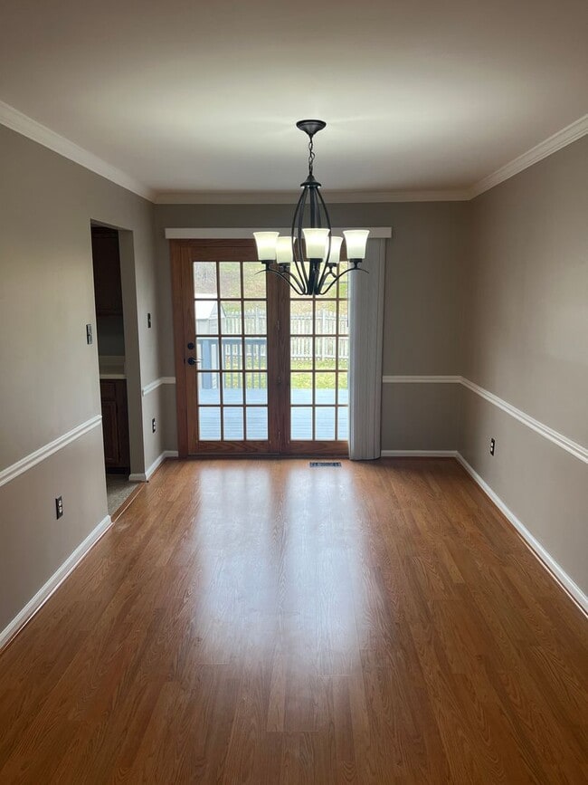 Building Photo - End of Group Townhome, with Finished Basement, in Abingdon