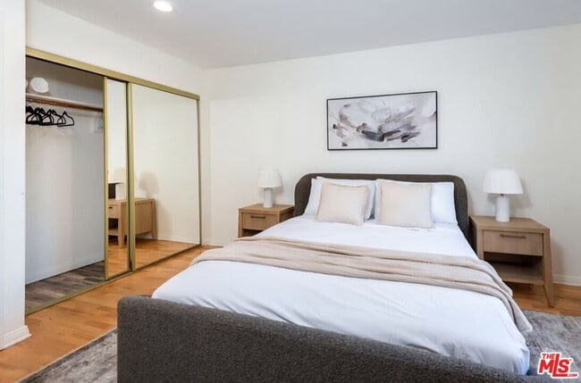 Building Photo - 525 N Orange Dr