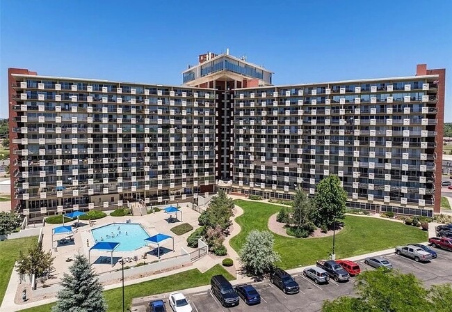 Building Photo - 411 Lakewood Cir