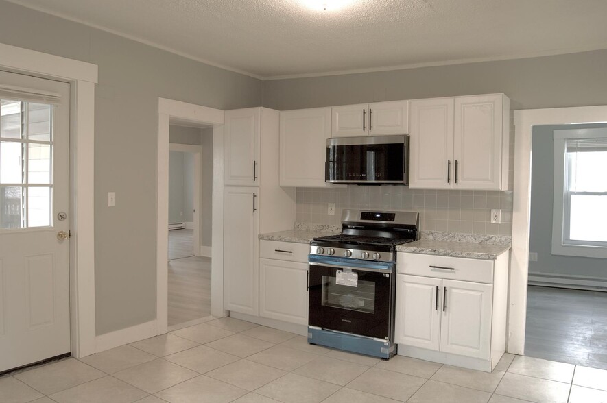 Kitchen - 105 Clarendon St