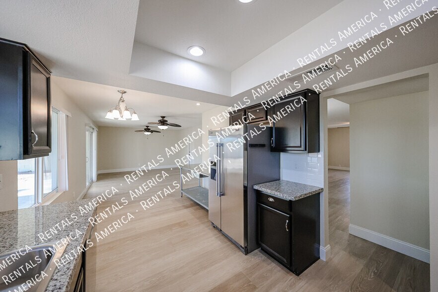 Building Photo - 11621 N 30th St