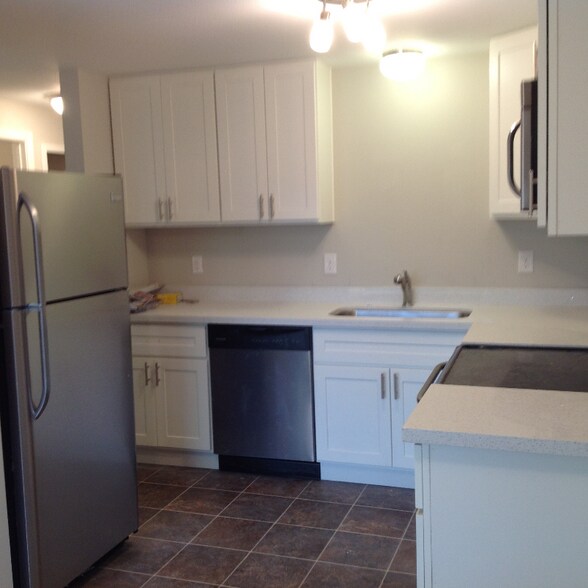 Primary Photo - 122 169th St E