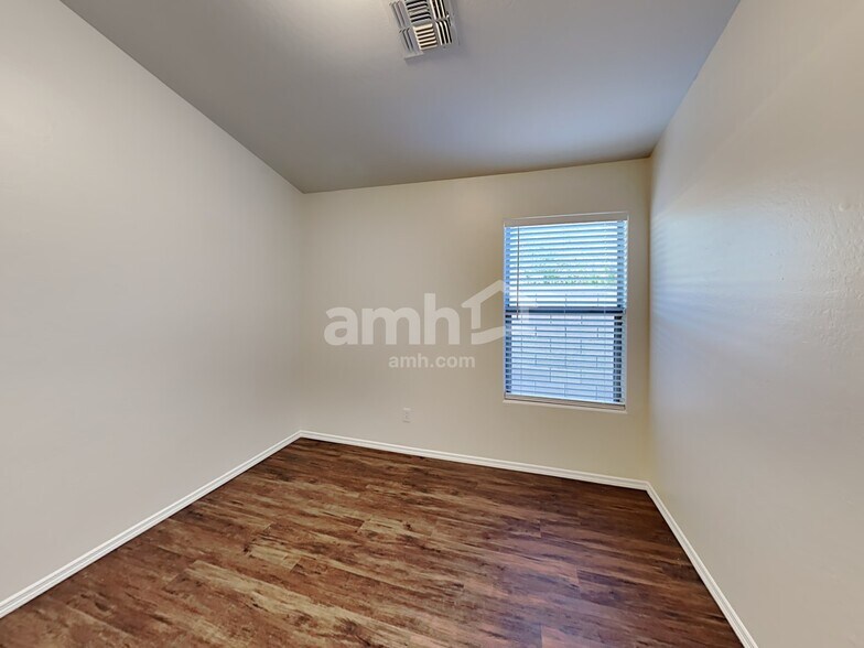 Building Photo - 3405 S 91st Dr