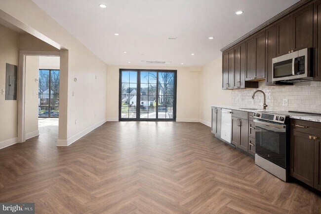 Building Photo - 128 N Bond St