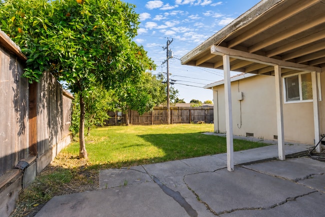 Building Photo - Adorable 1 Story Home For You, 2 weeks free rent
