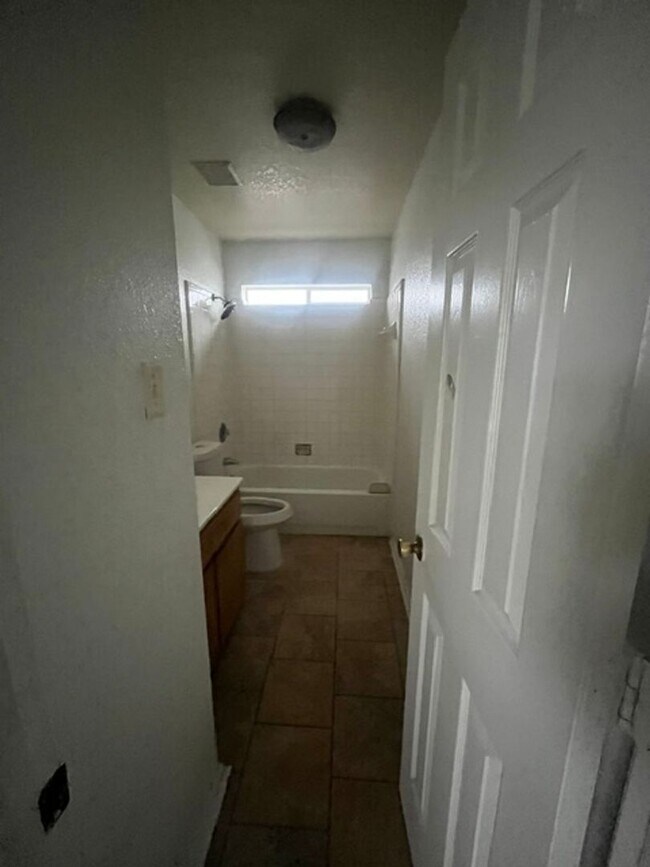 Building Photo - 3303 Toledo Dr