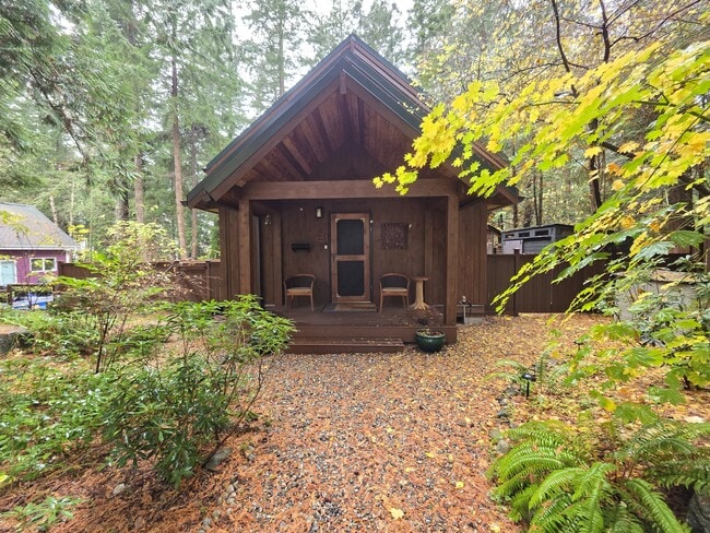 Building Photo - 713 Claire Ln