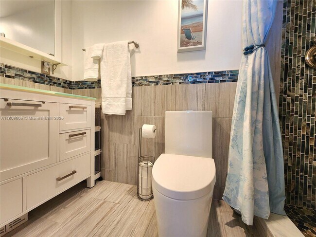 Building Photo - 3000 S Ocean Dr