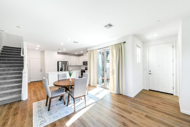 Building Photo - Citrus Heights AMAZING FLOOR-PLAN (Solar) ...