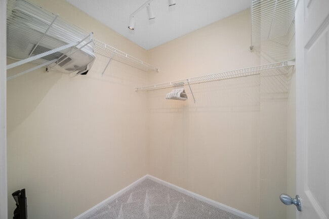 Building Photo - 720 S Sapodilla Ave