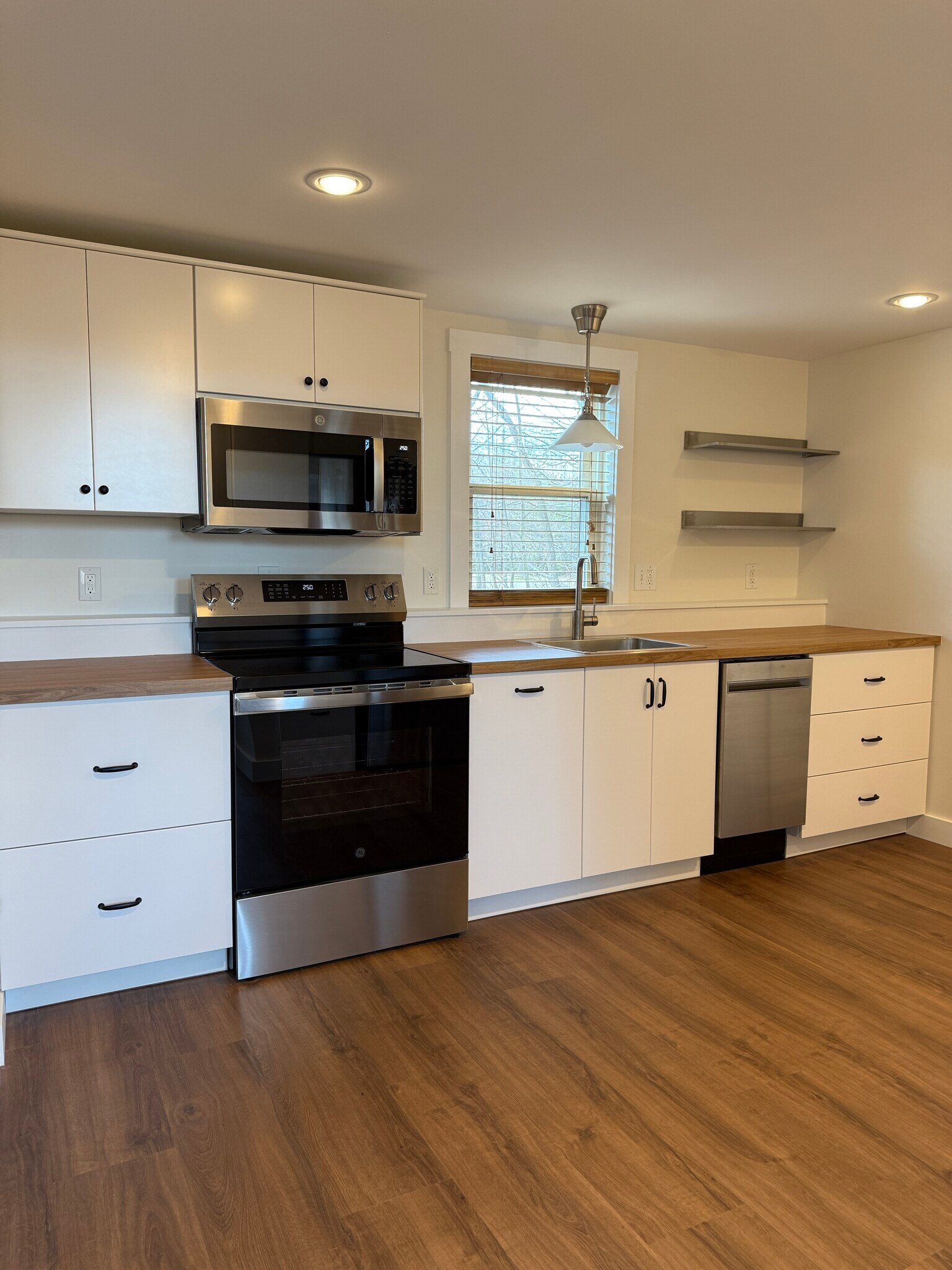 Building Photo - 30 Smith Bridge Rd