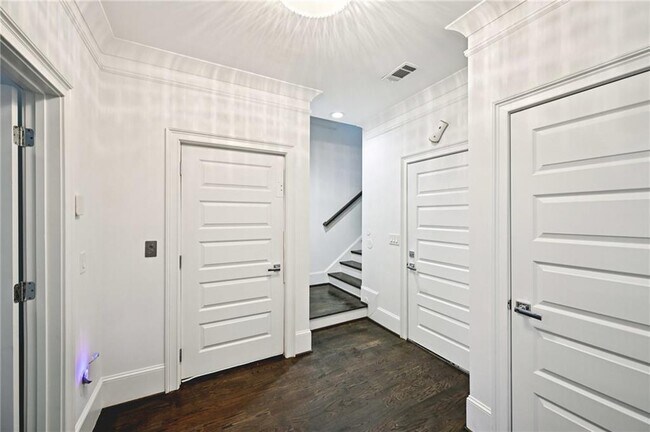 Building Photo - 1108 Briar Cove Cir