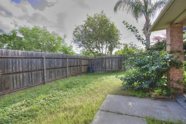 Building Photo - 4510 Silver Hollow Dr