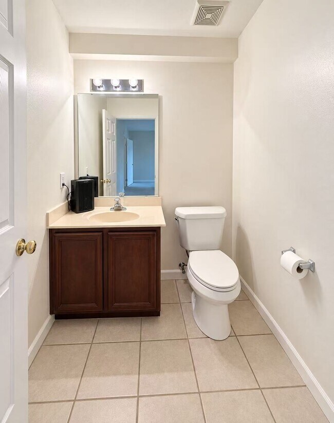 Building Photo - 468 Canewood Pl