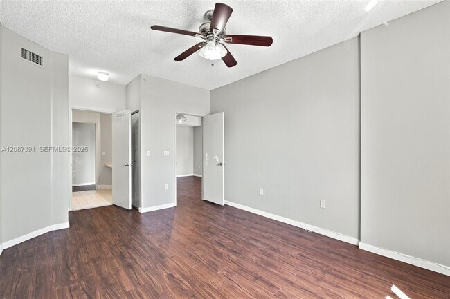 Building Photo - 6976 SW 39th St