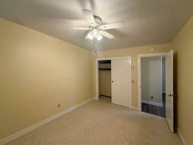 Building Photo - 400 Burgess St