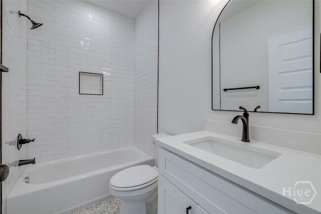 Building Photo - 1619 Le Grand St