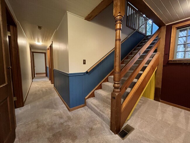 Building Photo - Vintage Urban Farmhouse 3 Bd 1 Bath home! Large bonus room & Balcony!  Surrounded by trees on lar...