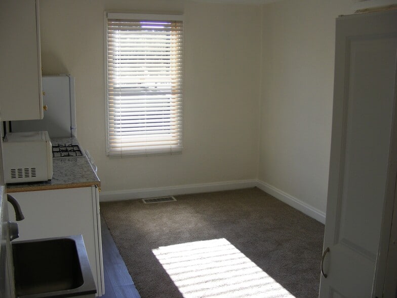 Building Photo - 115 N Park St