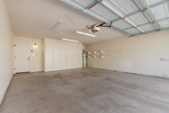 Building Photo - 8175 E Del Cuarzo Dr