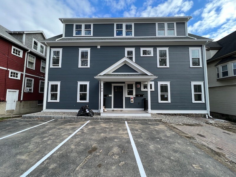 Building Photo - 100 Brooks St