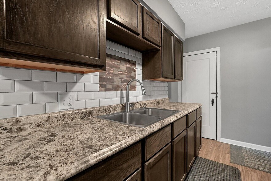 Building Photo - 653 Rhoads Ave