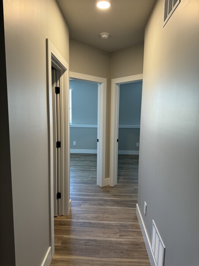 Building Photo - 692 Long Path Ct