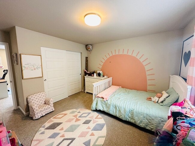 Building Photo - Spacious 4 bed 2.5 bath house in Cascade-Fairwood AC