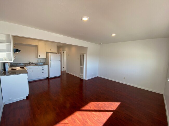 Building Photo - 841 Solano Ave