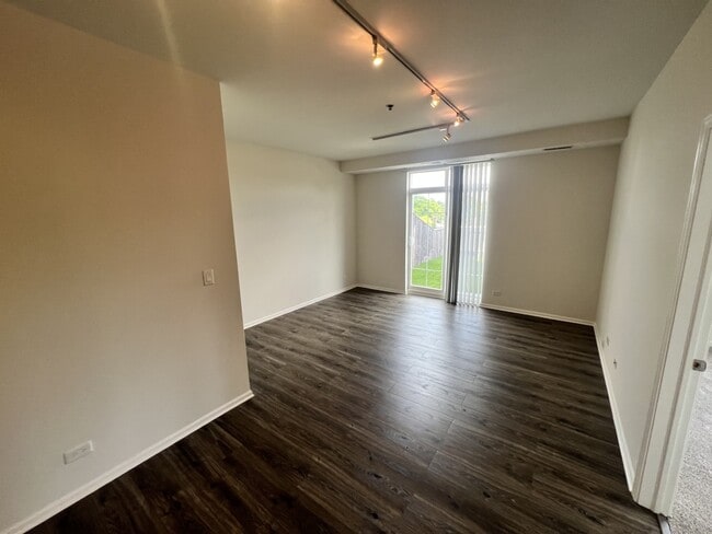 Building Photo - 625 Deerfield Rd