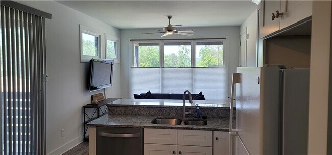 Building Photo - 109 Marina Parc Dr